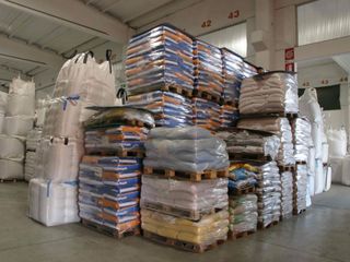 Uno dei magazzini di stoccaggio delle confezioni
