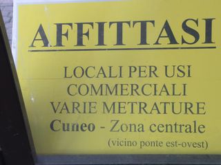 Vetrinetta corso Santorre di Santarosa angolo piazza Europa Vetrinetta corso Santorre di Santarosa angolo piazza Europa