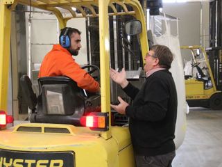 Corrado con un dipendente