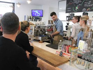 Al lavoro nella latteria agricola di piazza Monviso a Savigliano