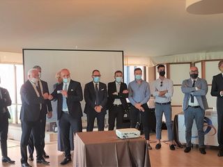 Il direttivo con gli sponsor