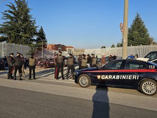 Forze dell'ordine mobilitate presso il carcere cuneese