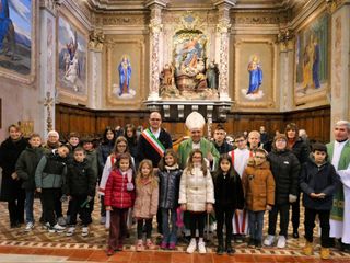 Il vescovo Marco Brunetti nei giorni scorsi è stato in visita a Treiso