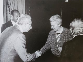 La signora Ester Balestra, classe 1925, in una foto storica con Francesco Cossiga, già Presidente della Repubblica La signora Ester Balestra, classe 1925, in una foto storica con Francesco Cossiga, già Presidente della Repubblica
