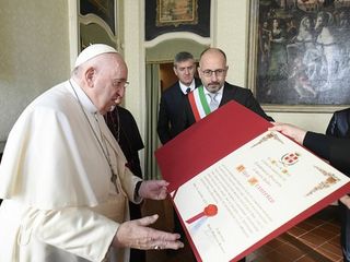 La consegna della cittadinanza onoraria di Asti al Papa