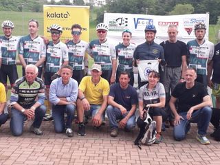 Il gruppo completo dell'Asd Mova Bike con tutti i collaboratori volontari Il gruppo completo dell'Asd Mova Bike con tutti i collaboratori volontari