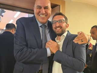 Il Ministro della Difesa Guido Crosetto con Emanuele Bolla, capogruppo di Fratelli d'Italia in Consiglio comunale ad Alba Il Ministro della Difesa Guido Crosetto con Emanuele Bolla, capogruppo di Fratelli d'Italia in Consiglio comunale ad Alba