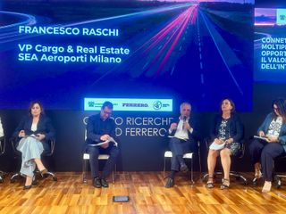 Nelle foto alcuni momenti dell'incontro tenuto oggi nell'Auditorium Centro Ricerche Pietro Ferrero ad Alba Nelle foto alcuni momenti dell'incontro tenuto oggi nell'Auditorium Centro Ricerche Pietro Ferrero ad Alba