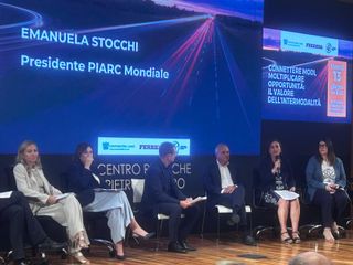 Nelle foto alcuni momenti dell'incontro tenuto oggi nell'Auditorium Centro Ricerche Pietro Ferrero ad Alba Nelle foto alcuni momenti dell'incontro tenuto oggi nell'Auditorium Centro Ricerche Pietro Ferrero ad Alba