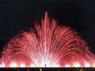 Martedì 8 luglio in piazza XX Settembre a Bra lo spettacolo musicale di luci, acqua e fuoco “Fontane Danzanti”