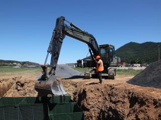 Un momento dei lavori di protezione