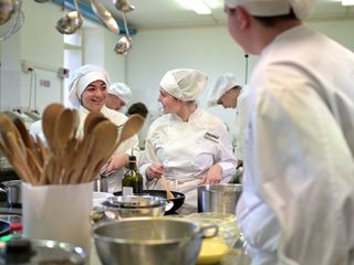 Gli alunni del centro salesiano di formazione professionale durante le ore di lezioni e laboratori Gli alunni del centro salesiano di formazione professionale durante le ore di lezioni e laboratori