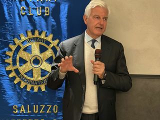 Alessandro Profumo al Rotary Saluzzo - foto Luigi Fassino Alessandro Profumo al Rotary Saluzzo - foto Luigi Fassino