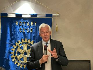 Alessandro Profumo al Rotary Saluzzo - foto Luigi Fassino Alessandro Profumo al Rotary Saluzzo - foto Luigi Fassino