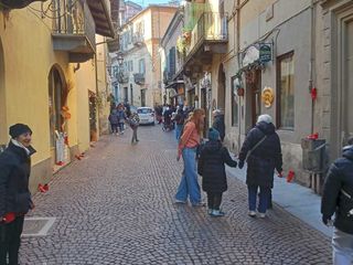 Saluzzo, flash mob con scarpe rosse martedì 25 novembre 2025