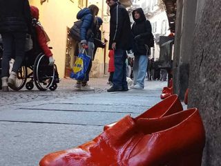 Saluzzo, flash mob con scarpe rosse martedì 25 novembre 2025