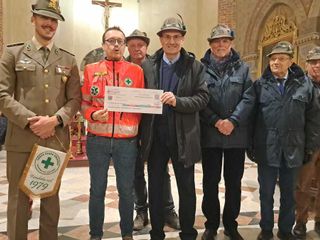 Saluzzo, consegna della donazione alla Croce Verde da parte degli Alpini Ana Monviso