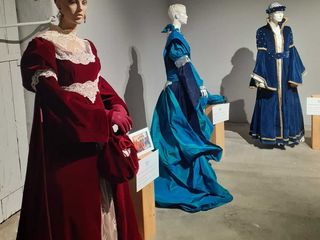 Saluzzo, mostra delle abiti delle Castellane e brindisi inaugurale - foto Paola Ravazzi