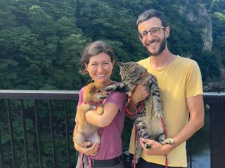 Immagini di Sara Moressa e Paolo Provera in Giappone con Sakè e Genepy