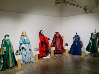 Saluzzo, mostra delle abiti delle Castellane e brindisi inaugurale - foto Paola Ravazzi