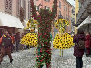 Alcuni momenti della sfilata in corso a Mondovì