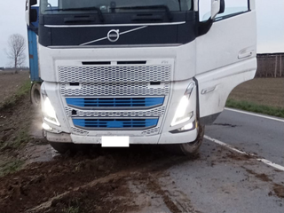 Nel pomeriggio il recupero del mezzo ad opera del soccorso stradale Morellato Mts.