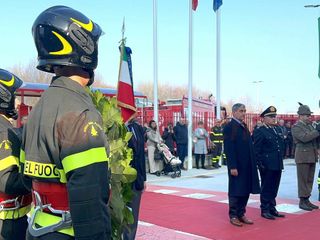 Nella galleria fotografica alcuni momenti della cerimonia in corso presso il Comando provinciale dei Vigili del Fuoco