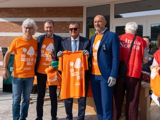 Alba: volontari in partenza dal Palazzo Mostre e Congressi