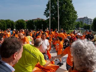 Alba: volontari in partenza dal Palazzo Mostre e Congressi