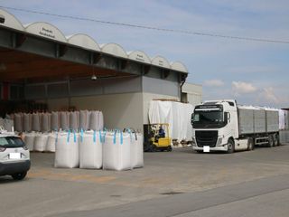 Un camion carico di big-bag