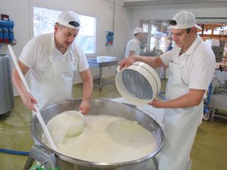 Una fase del procedimento di filatura