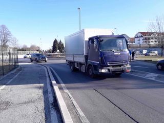 Mezzi pesanti in corso Francia