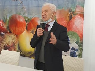 Giovenale Gerbaudo, memoria storica ed ex direttore di Asprofrut: a lui è toccato ripercorrere questi primi 50 anni dell’Organizzazione di Produttori Giovenale Gerbaudo, memoria storica ed ex direttore di Asprofrut: a lui è toccato ripercorrere questi primi 50 anni dell’Organizzazione di Produttori