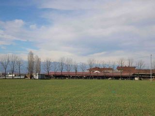 Panoramica sui campi e sull'azienda