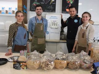 I soci della latteria, Alessandro Lovera e Alessandro Fusero, con le dipendenti Chiara e Alessandra