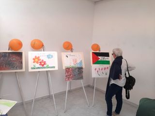 Il disegno della bandiera esposto e poi rimosso