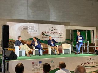 Giacomo Ballari, Alberto Cirio e Giovanni Battista Mantelli intervistati dal giornalista Roberto Fiori Giacomo Ballari, Alberto Cirio e Giovanni Battista Mantelli intervistati dal giornalista Roberto Fiori