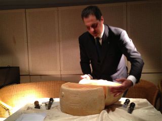 Alberto Biraghi rottira della forma di grana Alberto Biraghi rottira della forma di grana
