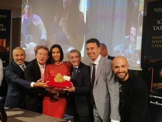 L'ultimo lotto battuto all'Asta mondiale del Tartufo bianco d'Alba L'ultimo lotto battuto all'Asta mondiale del Tartufo bianco d'Alba