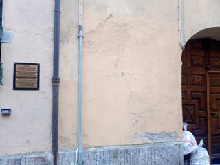 Il caso di un cortile interno in via Silvio Pellico