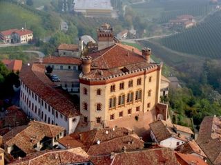 Una veduta di Barolo, tra i più visitati paesi del vino Una veduta di Barolo, tra i più visitati paesi del vino