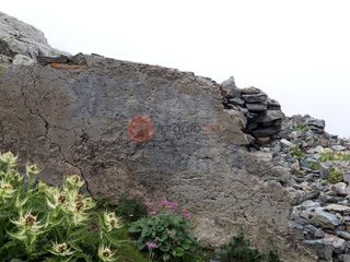 Il muro dopo la rimozione delle scritte vandaliche Il muro dopo la rimozione delle scritte vandaliche
