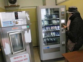 Il distributore automatico di latte fresco e formaggi a Madonna dell'Olmo Il distributore automatico di latte fresco e formaggi a Madonna dell'Olmo
