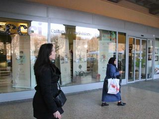 Le vetrine esterne del punto vendita di corso Statuto