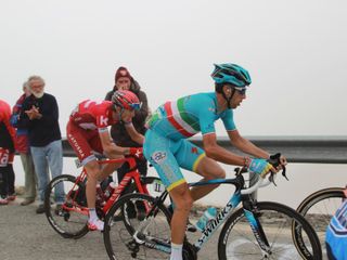 Maggio 2016: Vincenzo Nibali al passaggio del Giro d'Italia sul Colle dell'Agnello Maggio 2016: Vincenzo Nibali al passaggio del Giro d'Italia sul Colle dell'Agnello
