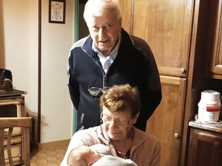 Pietro Canavese con la moglie Bruna e con il pronipote Santiago