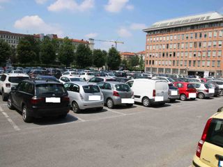 Il piazzale di fronte alla sede dell'Inps che potrebbe ospitare un parcheggio interrato