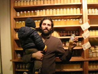 Il punto vendita del miele in azienda