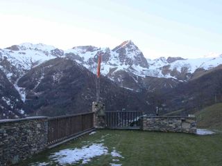 Una spettacolare veduta delle montagne dall'agriturismo