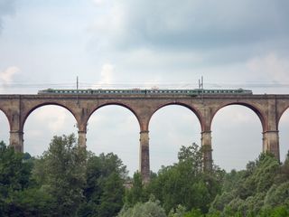 L'Arlecchino al passaggio sul viadotto ferroviario del torrente Pesio a Magliani Alpi L'Arlecchino al passaggio sul viadotto ferroviario del torrente Pesio a Magliani Alpi